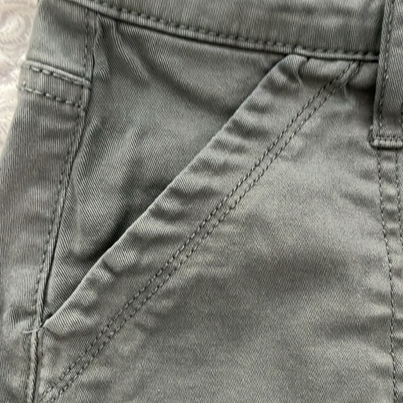 Junior size 0 gray shorts button fly - Picture 5 of 6